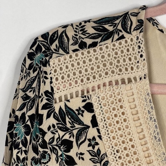 Torrid - ACAS GRY FLRL GZ LS
LACEUP SKTR 0 MULTI
FLORAL - Picture 6 of 12